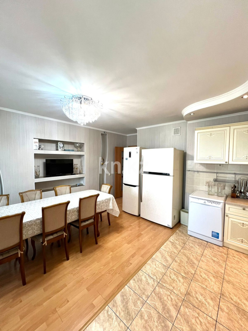 Продажа 5-комнатной квартиры, 200 м², пр. Абая, дом  45/2 - Республики - Продажа  пятикомнатных квартир в Астане фото 16 из 24