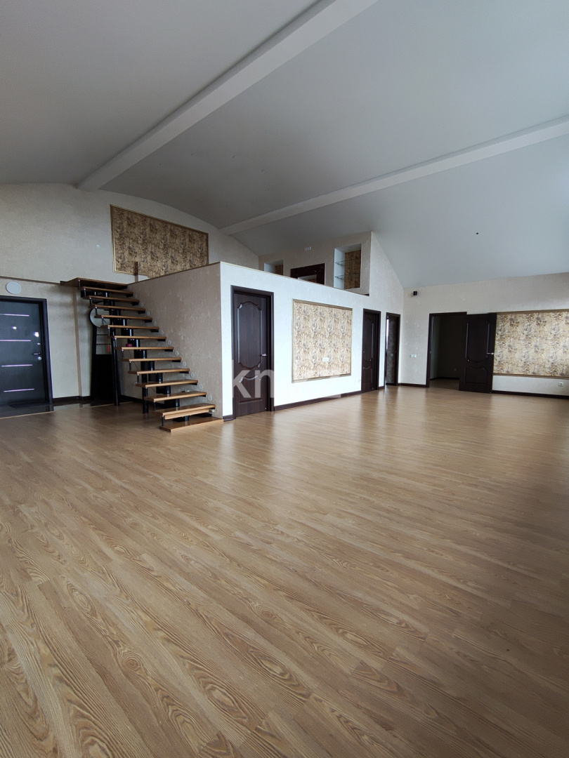 Продажа 5-комнатной квартиры, 165.5 м² в Астане - фото 2