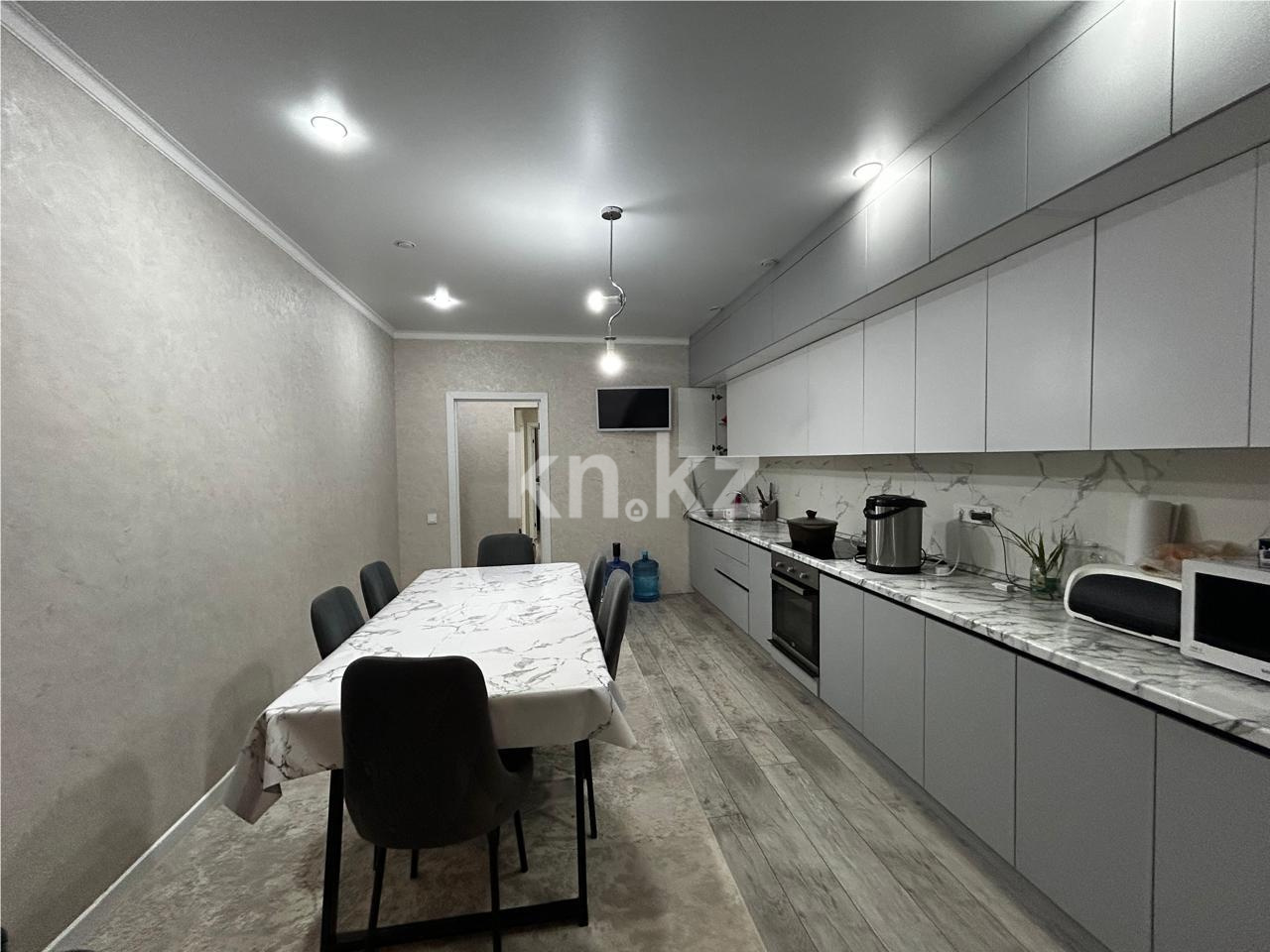 Продажа 3-комнатной квартиры, 94 м², ул. Муканова в Караганде - фото 10