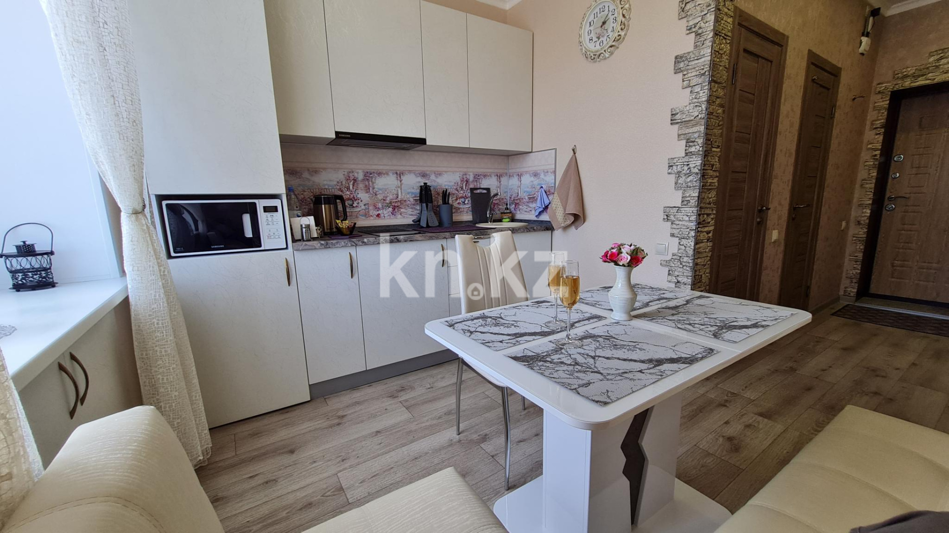 Аренда 2-комнатной квартиры посуточно, 56 м², ул. Чехова, дом  55 - Аренда квартир посуточно в Усть-Каменогорске фото 14 из 20