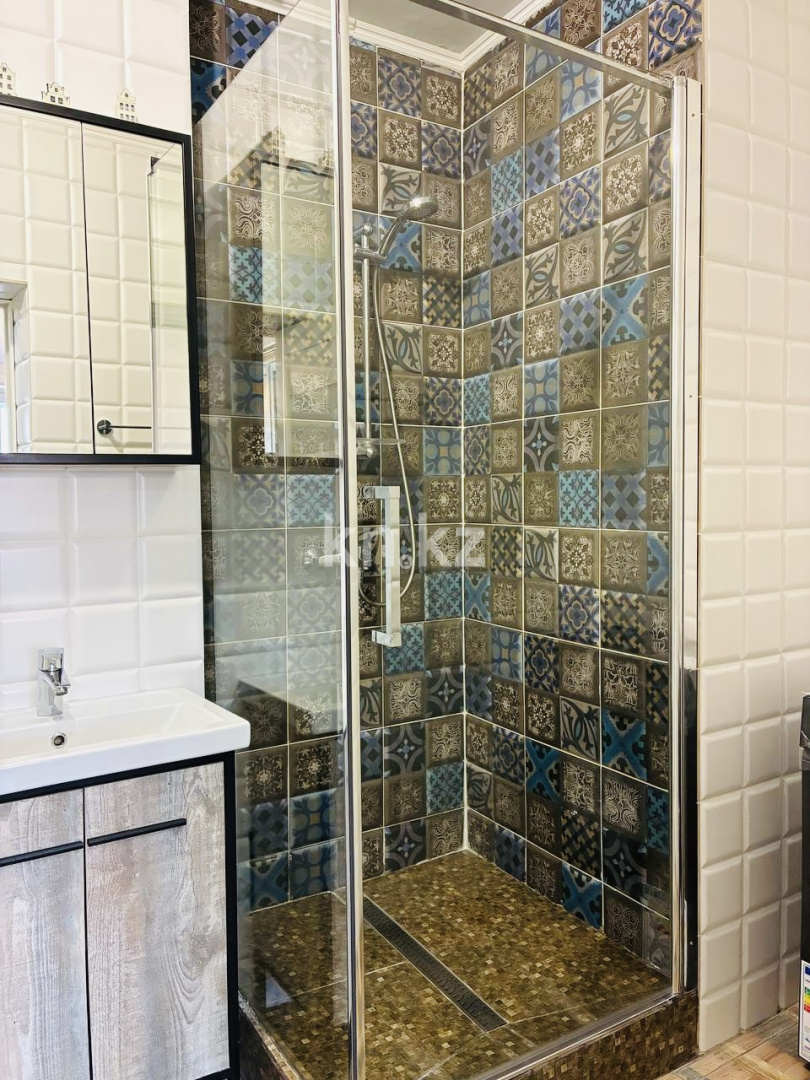 Аренда 4-комнатной квартиры, 100 м², ул. Кенесары хана, дом  98 - Аренда  четырехкомнатных квартир помесячно в Алматы фото 5 из 9