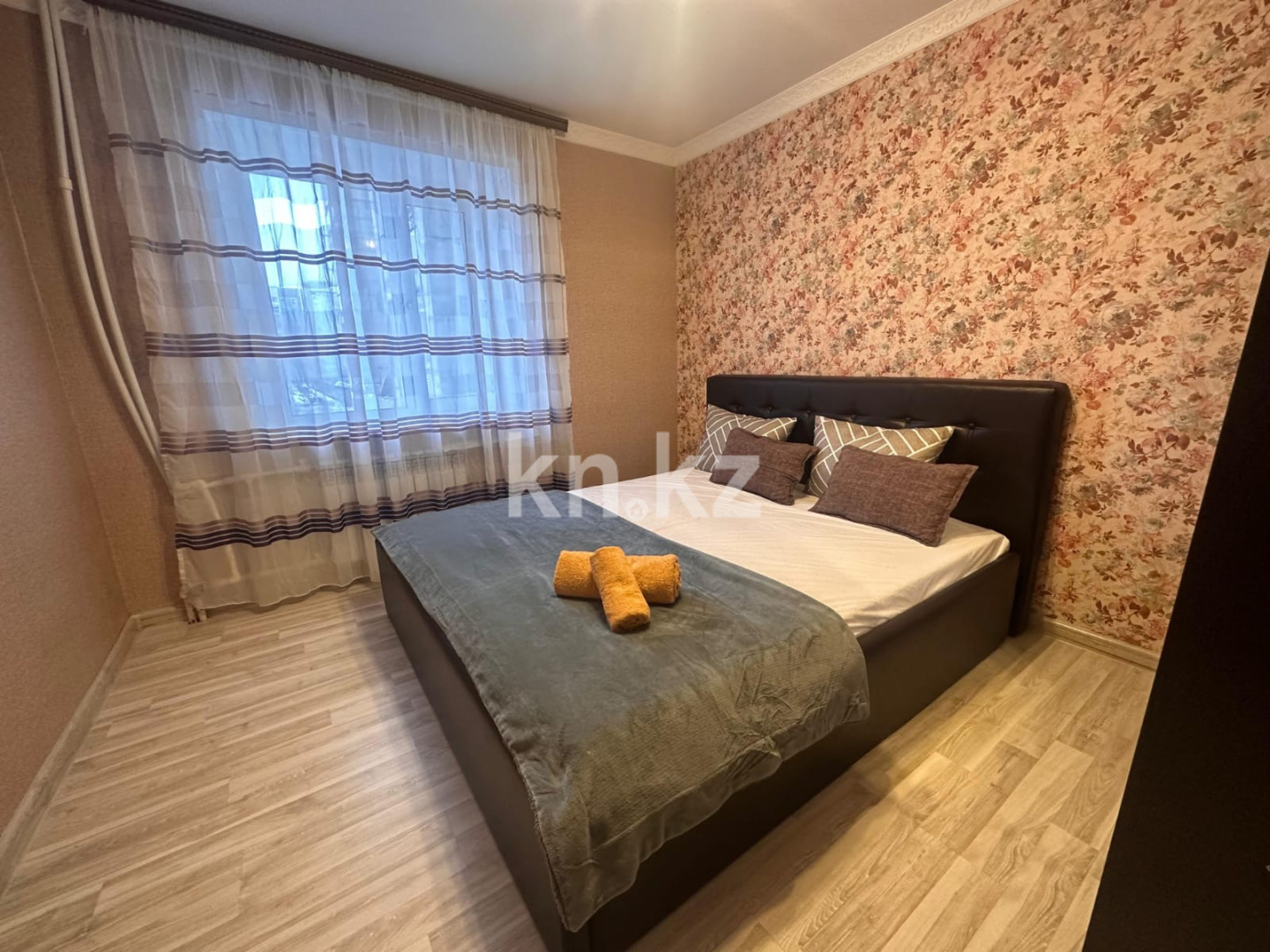 Аренда 2-комнатной квартиры посуточно, 52 м², пр. Шахтеров, дом  3 - Аренда жилой и коммерческой недвижимости в Караганде фото 1 из 13