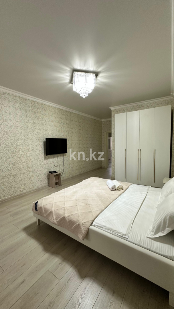 Аренда 3-комнатной квартиры посуточно, 110 м², Навои 208, дом  208/8 - ул. Торайгырова - Аренда  трехкомнатных квартир посуточно в Алматы фото 1 из 13