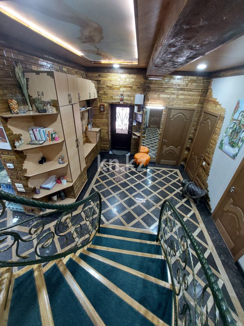 Продажа 6-комнатного дома, 384 м², ул. Каримова в Алматы - фото 17