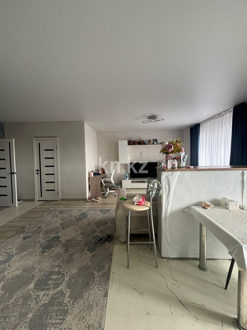 Продажа 2-комнатной квартиры, 68 м², ул. Букетова, дом  60/2 в Караганде - фото 2