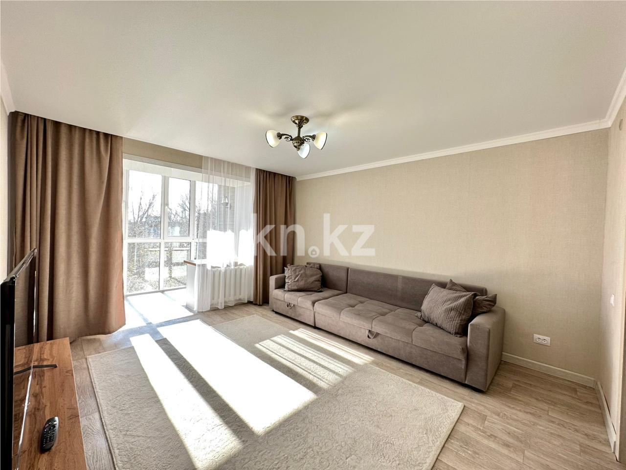 Продажа 3-комнатной квартиры, 61 м², ул. Аманжолова - Продажа квартир в Караганде фото 1 из 15