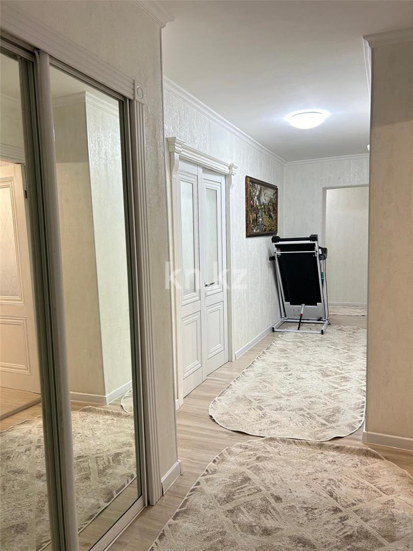 Продажа 5-комнатной квартиры, 107 м², ул. Муканова - Продажа квартир в Караганде фото 26 из 28