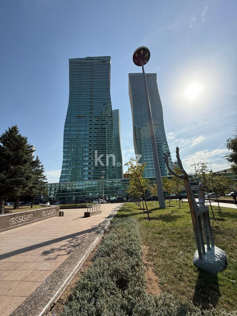 Продажа 3-комнатной квартиры, 130 м², ул. Достык, дом  5/1 - ул. Сауран в Астане - фото 39