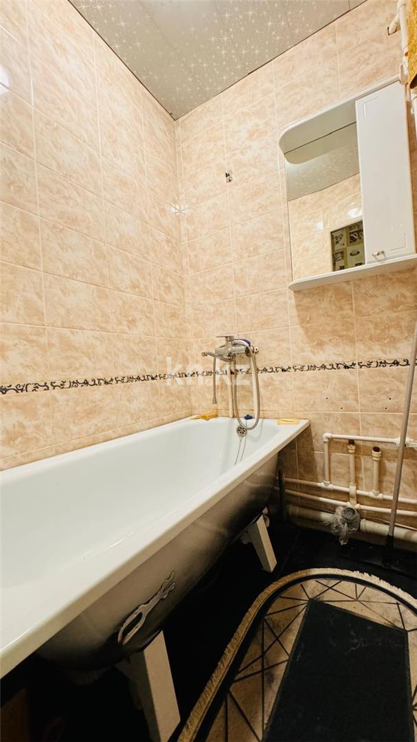Продажа 3-комнатной квартиры, 48 м², мкр-н 17, дом  52 в Караганде - фото 10