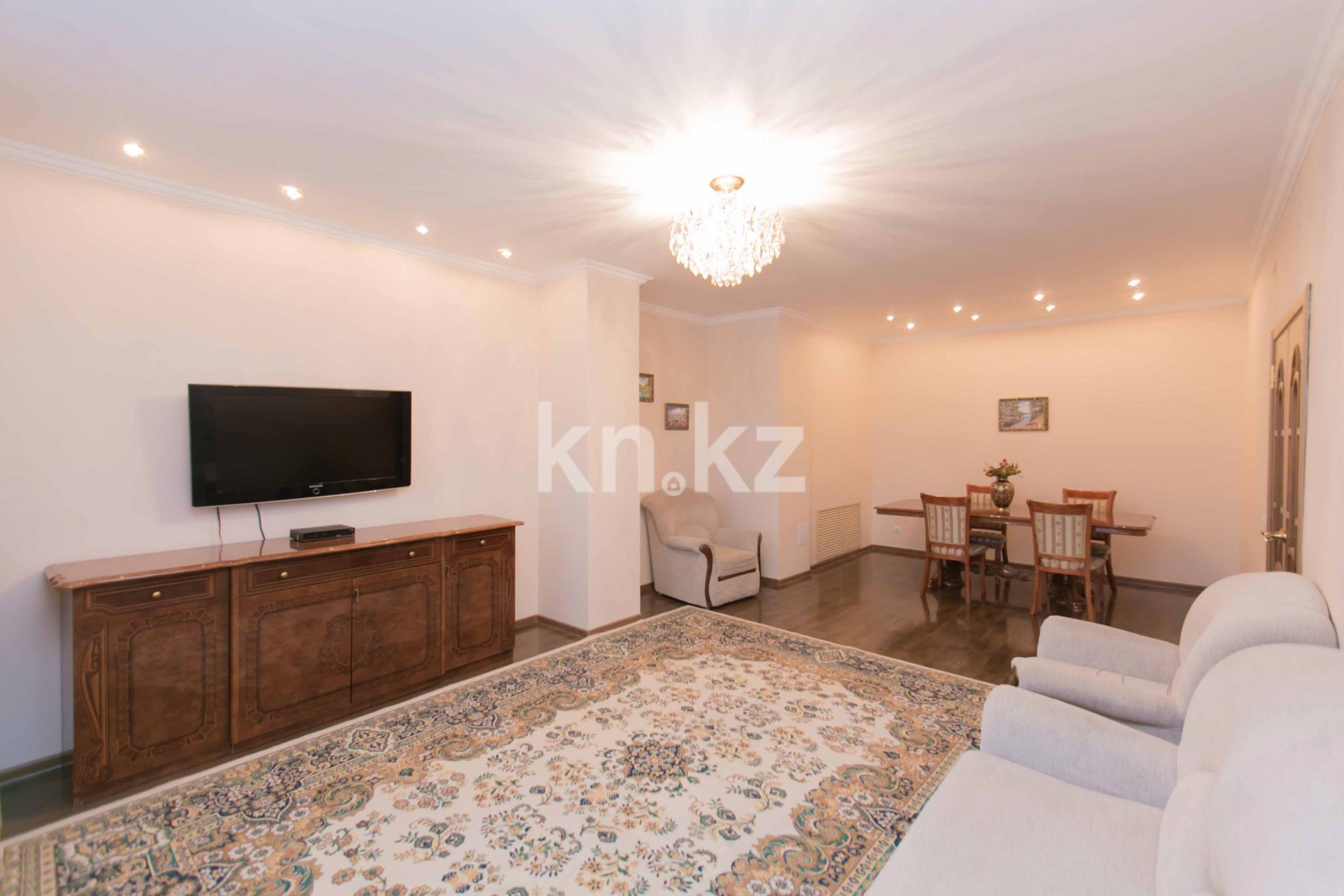 Аренда 2-комнатной квартиры посуточно, 90 м², ул. Сарайшык, дом  34 - ул. Акмешит - Продажа домов, коттеджей в Уральске фото 1 из 20