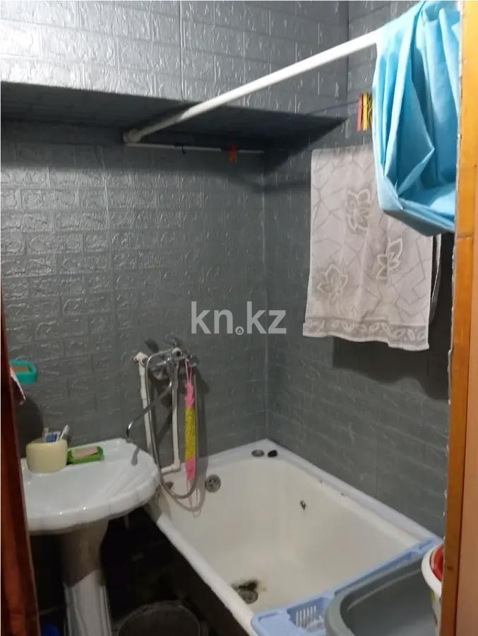 Продажа 3-комнатной квартиры, 49 м², мкр-н 16, дом  1 в Караганде - фото 4