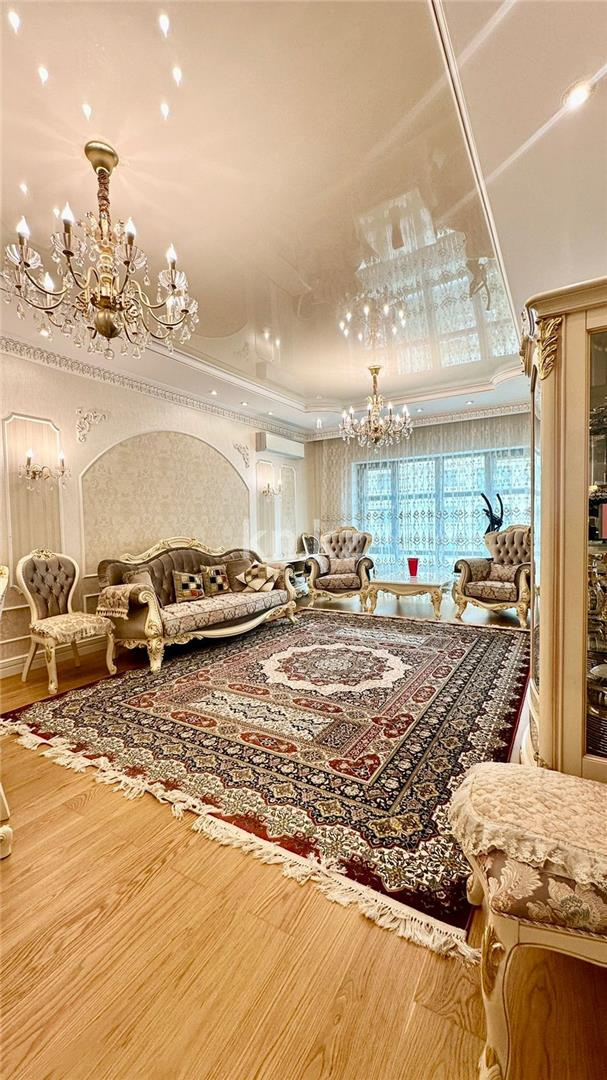 Продажа 4-комнатной квартиры, 159 м², пр. Кабанбай батыра - Продажа квартир в Казахстане фото 1 из 14