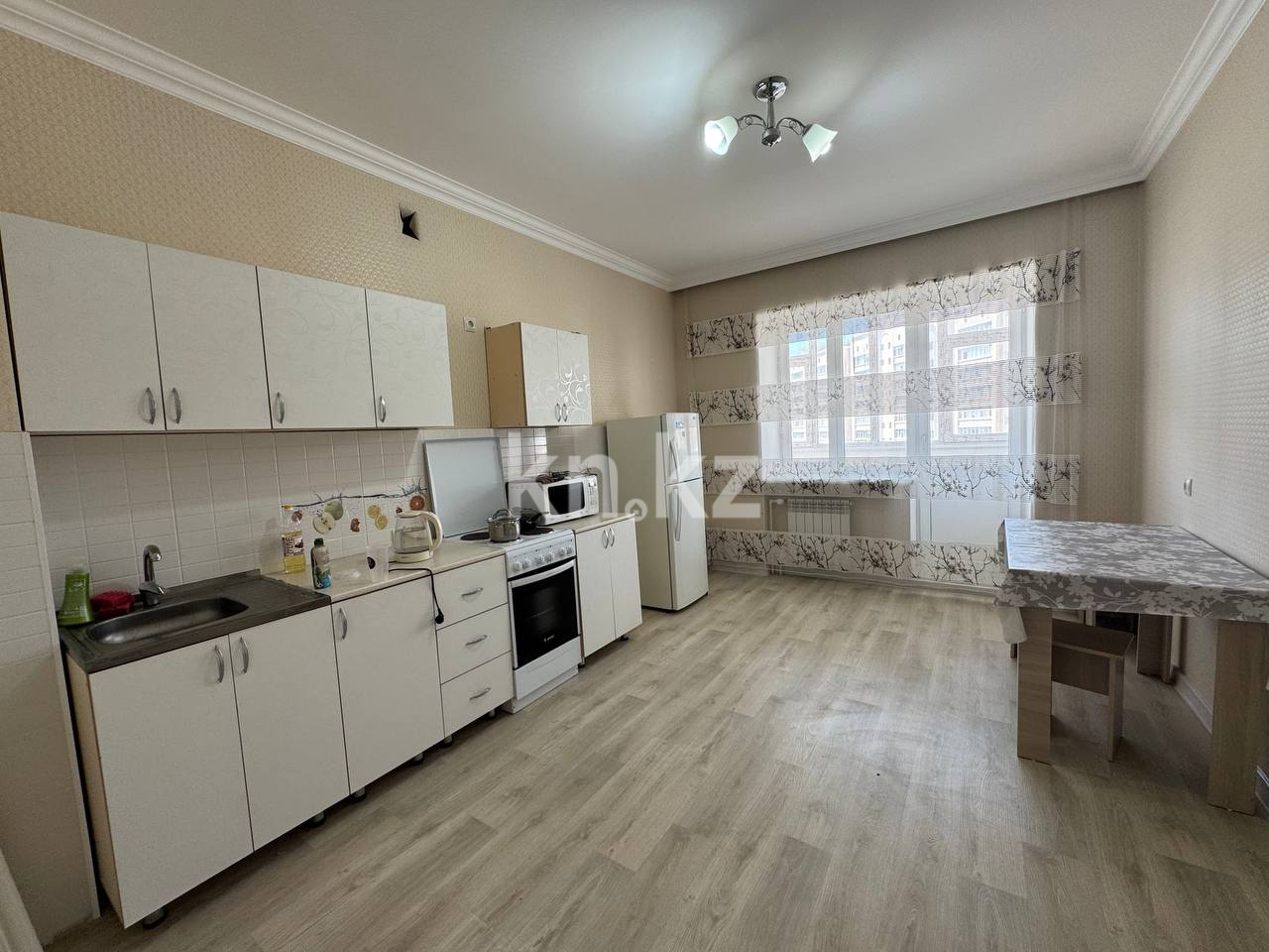 Аренда 1-комнатной квартиры, 55 м², ул. Жургенова, дом  18/2 - ул. Нажимеденова - Аренда жилой и коммерческой недвижимости в Астане фото 1 из 17