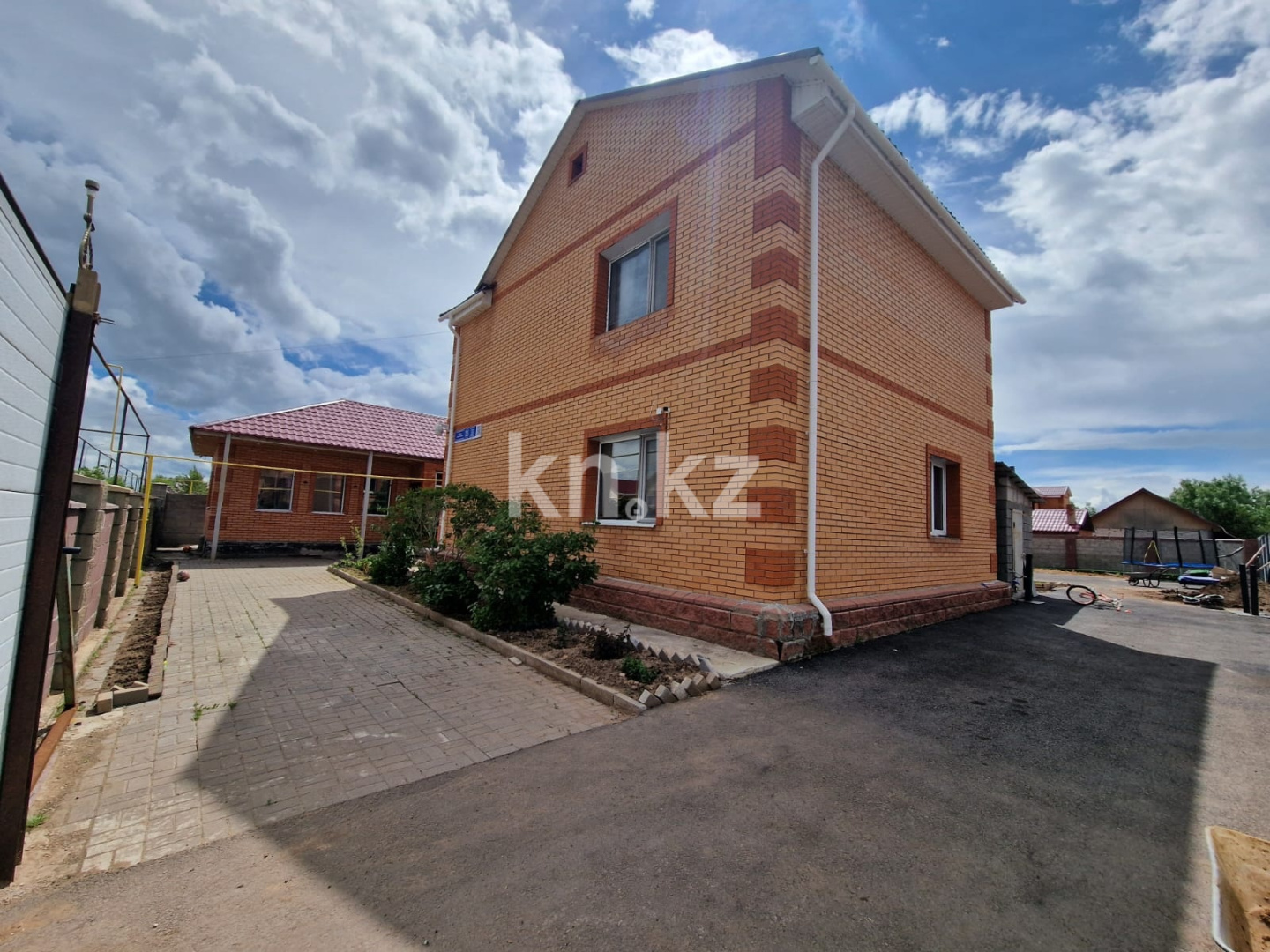 Продажа 7-комнатного дома, 230 м² - Продажа домов, коттеджей в Казахстане - страница 8 фото 1 из 19