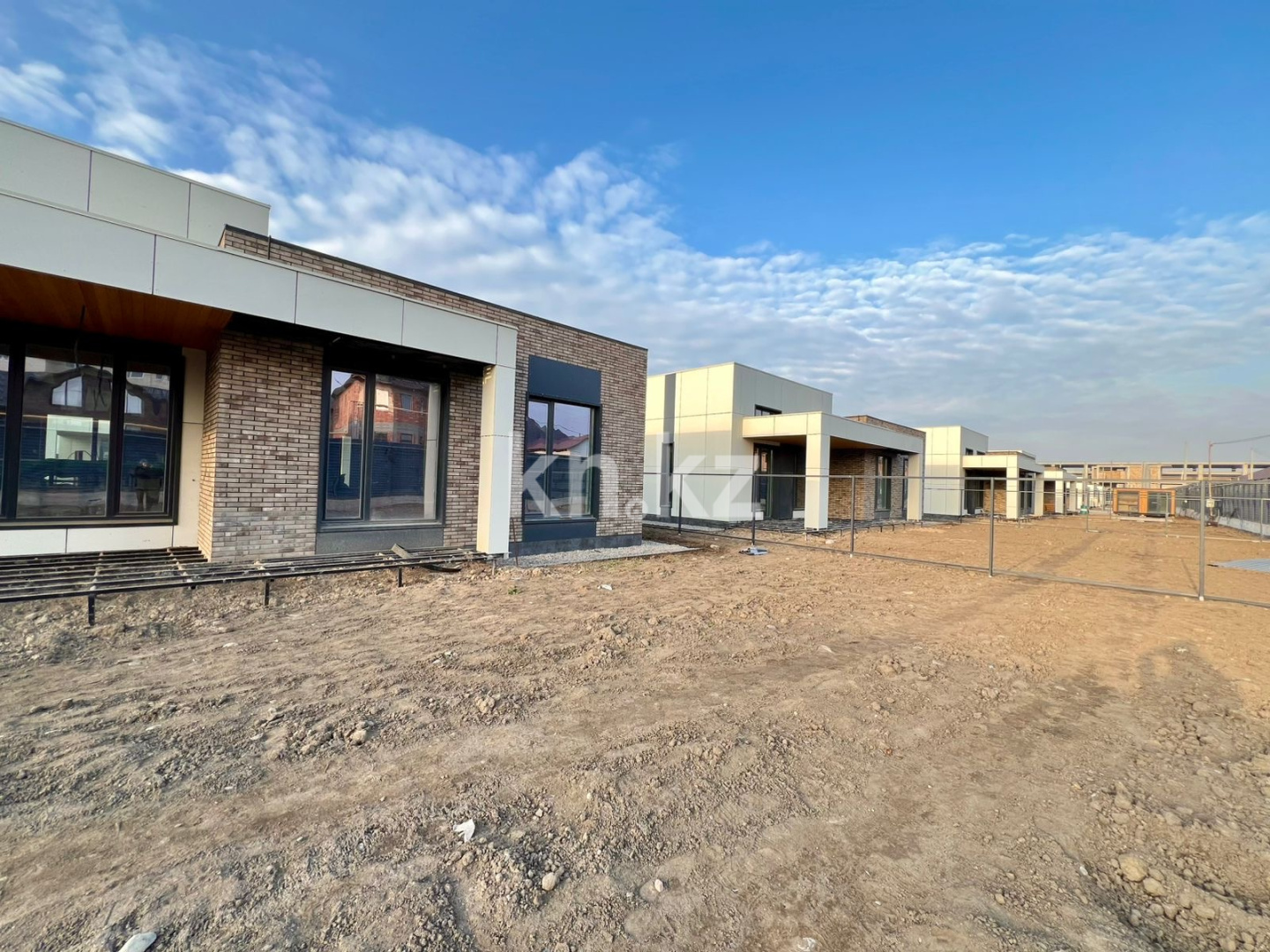 Продажа 3-комнатного дома, 201 м², ул. Новостройка - Продажа квартир в Алматы фото 4 из 19