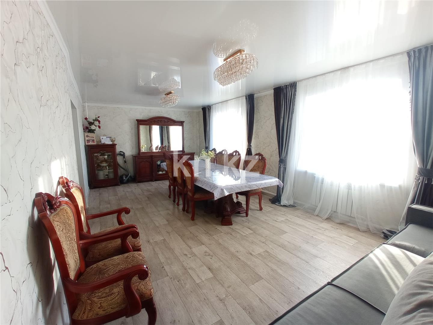 Продажа 4-комнатного дома, 218 м², Суворова - Продажа домов и коттеджей в Караганде фото 1 из 18