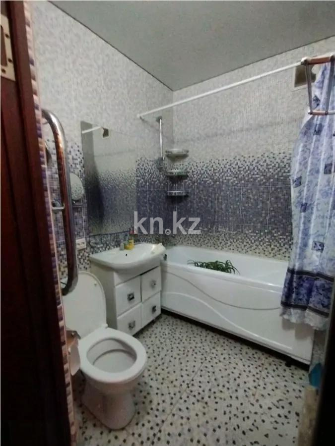 Продажа 2-комнатной квартиры, 70 м², ул. Сауран, дом  9 в Астане - фото 4