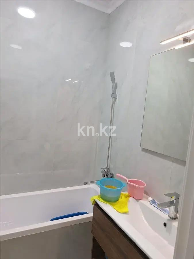 Продажа 3-комнатной квартиры, 75 м², пр. Шахтеров, дом  52Б в Караганде - фото 3