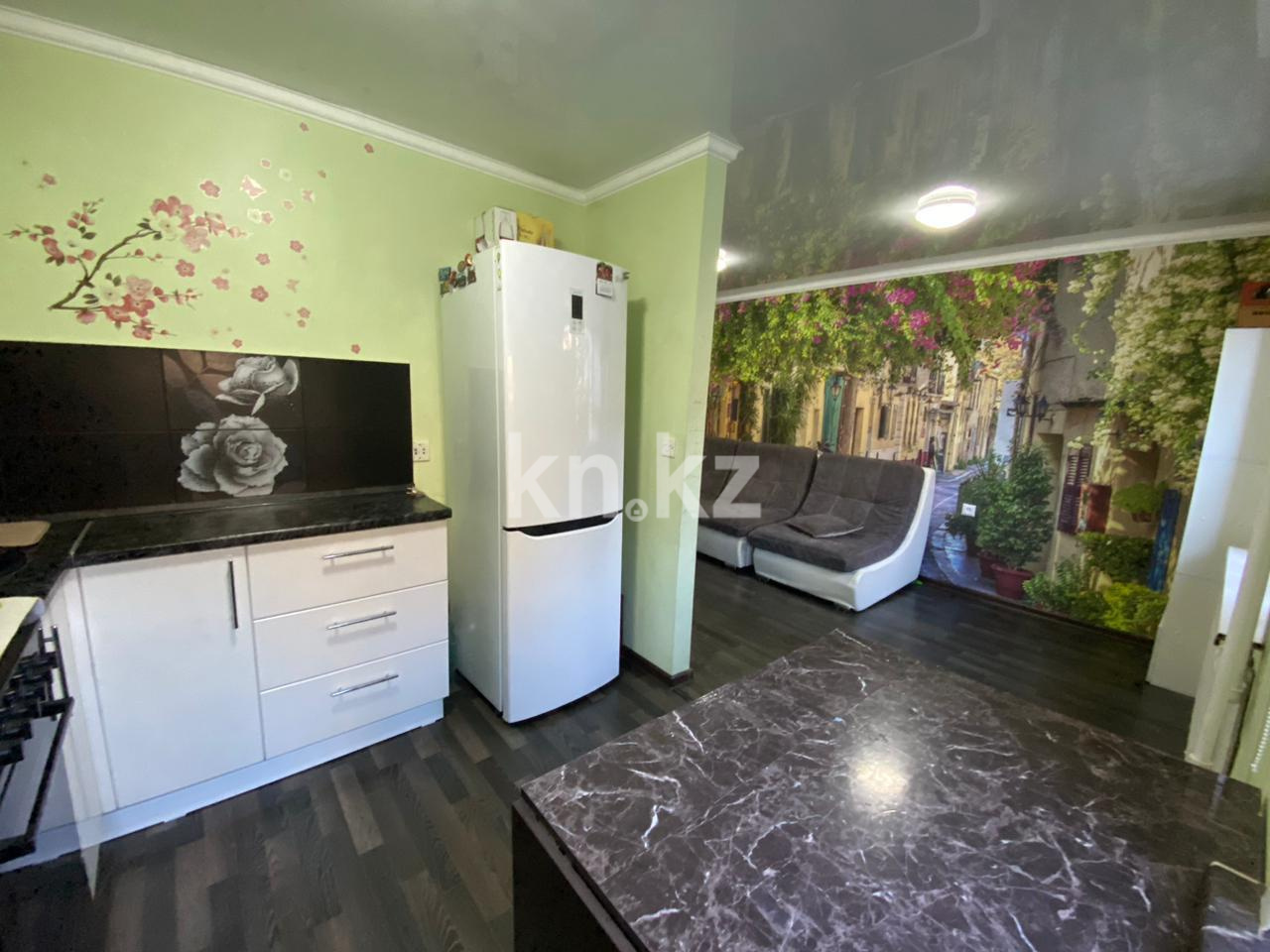 Продажа 3-комнатной квартиры, 58 м², мкр-н 21 в Караганде - фото 2