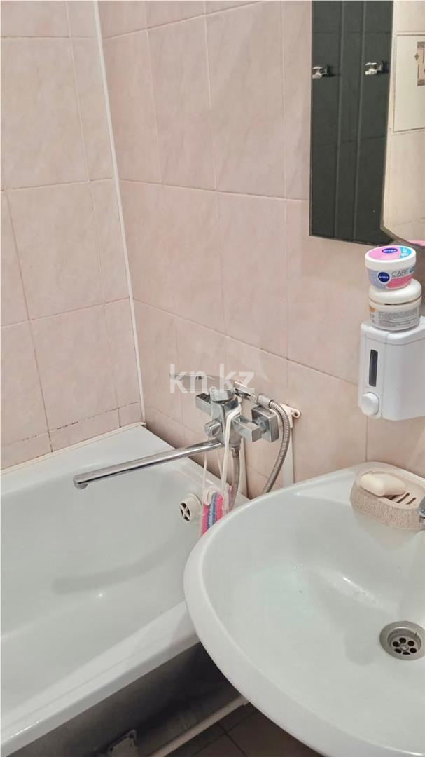 Продажа 3-комнатной квартиры, 63 м², мкр-н Голубые Пруды, дом  12 в Караганде - фото 20