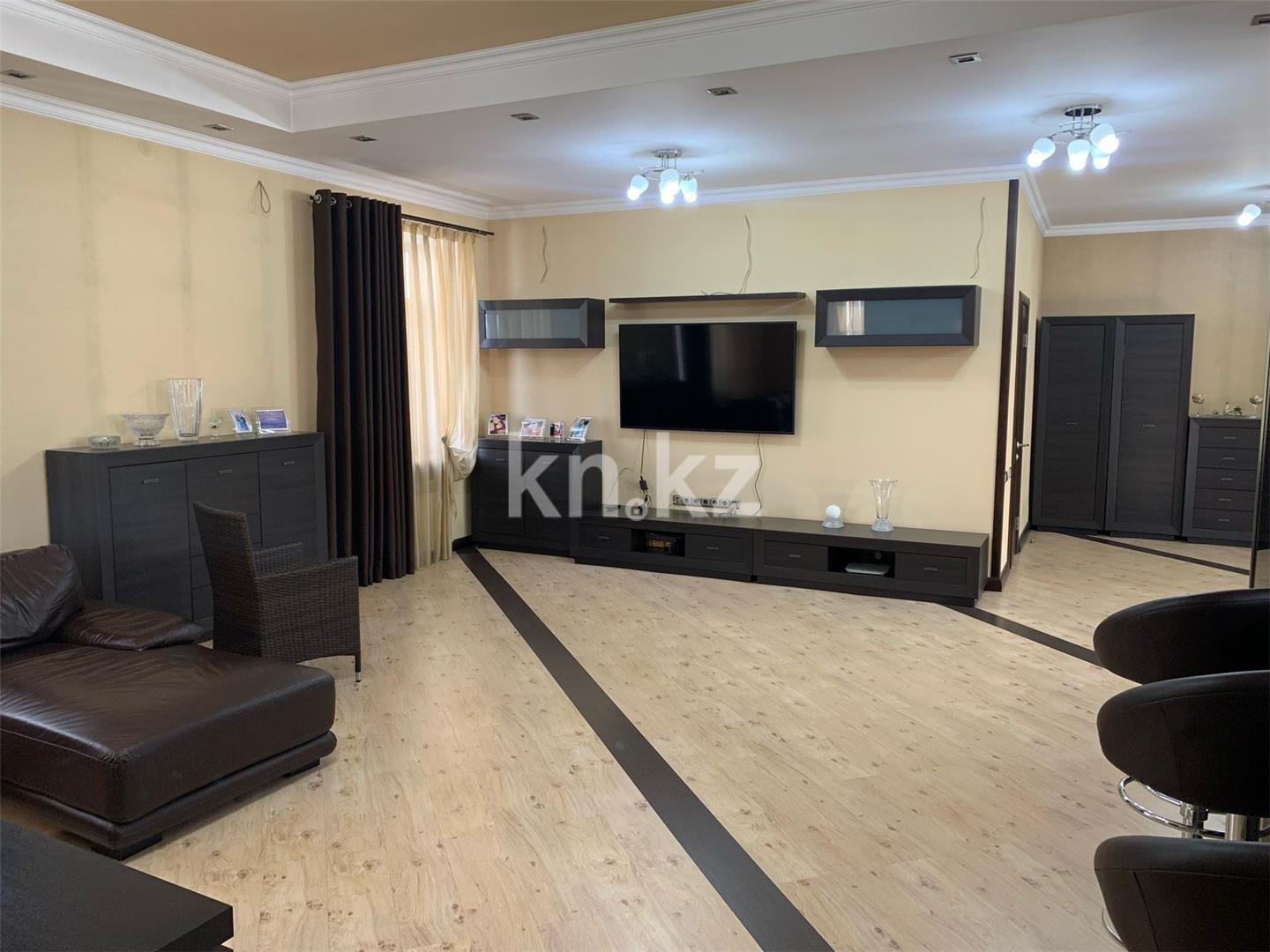 Продажа 7-комнатной квартиры, 391 м², ул. Аманжолова, дом  30 - Продажа  пятикомнатных квартир в Караганде фото 2 из 19