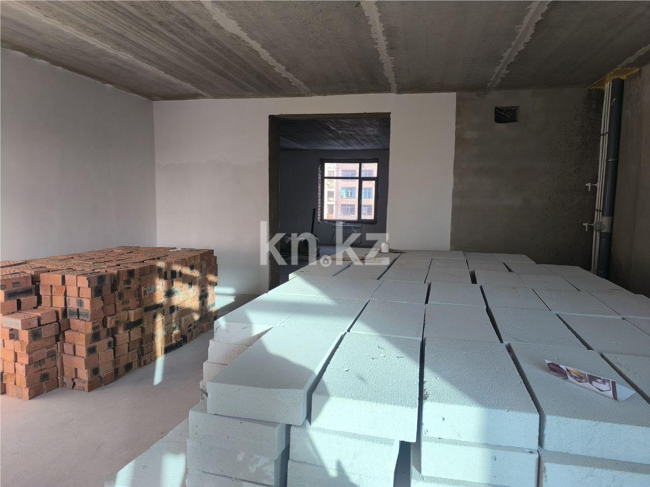 Продажа 4-комнатной квартиры, 121 м², ул. Букетова, дом  3/6 - Продажа  четырехкомнатных квартир в Караганде фото 2 из 11