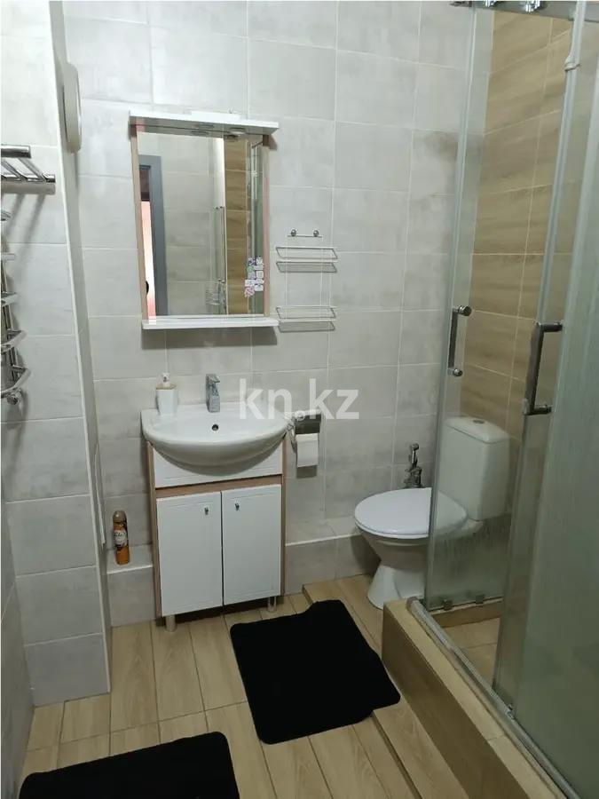 Продажа 1-комнатной квартиры, 40 м², ул. Толе би, дом  179 в Алматы - фото 2