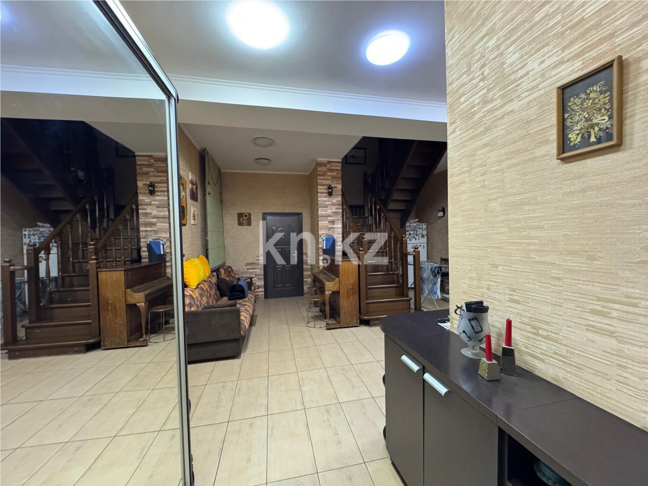 Продажа 7-комнатного дома, 302 м², ул. Ташенова - Продажа домов, коттеджей в Темиртау фото 1 из 49