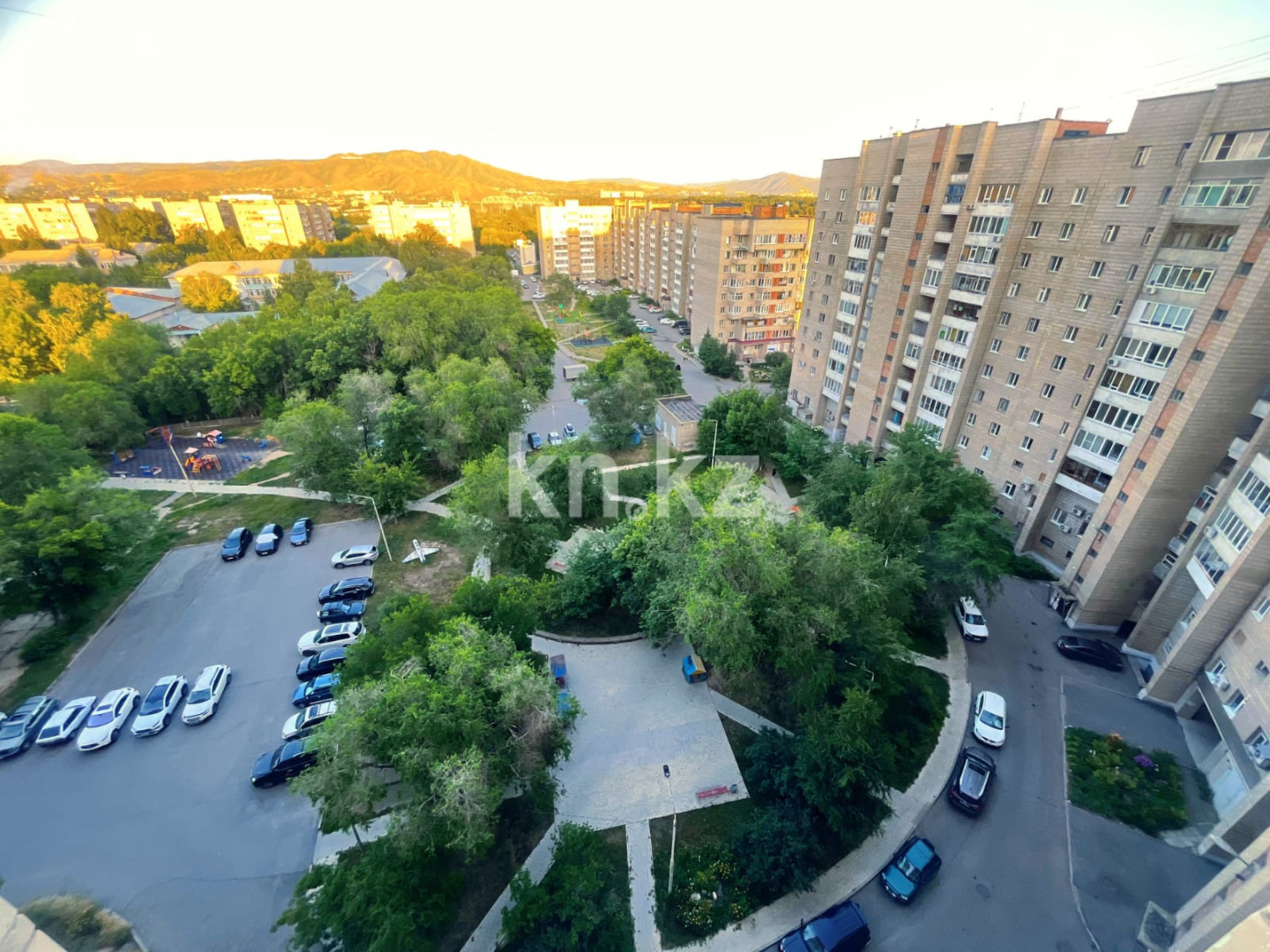 Продажа 2-комнатной квартиры, 54 м², ул. Казахстан, дом  70 - Продажа жилой и коммерческой недвижимости в Усть-Каменогорске фото 1 из 25
