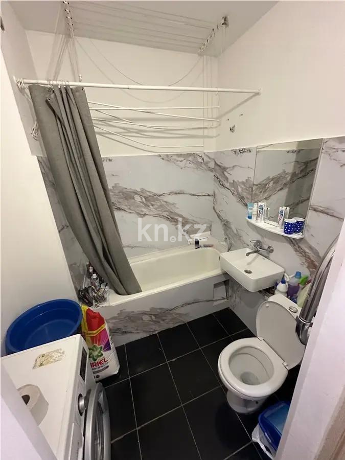 Продажа 1-комнатной квартиры, 42 м², мкр-н Аксай-3а, дом  73 в Алматы - фото 3