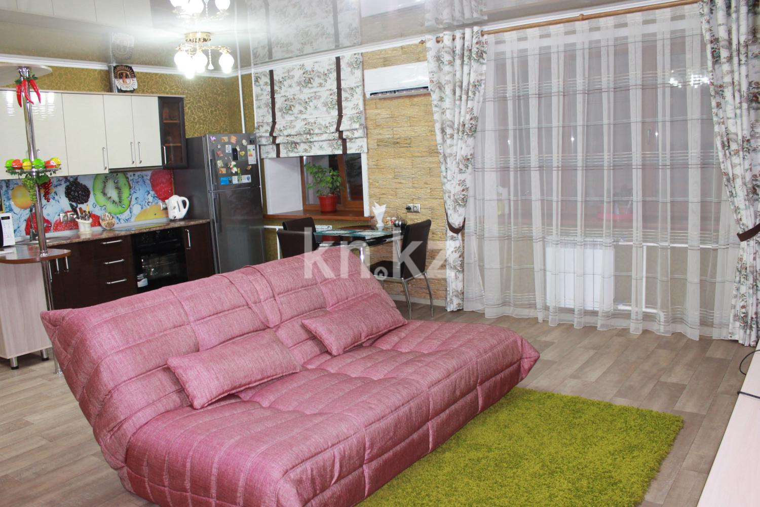 Аренда 2-комнатной квартиры посуточно, 60 м², Абая, дом  3 - Аренда квартир посуточно в Усть-Каменогорске фото 5 из 7