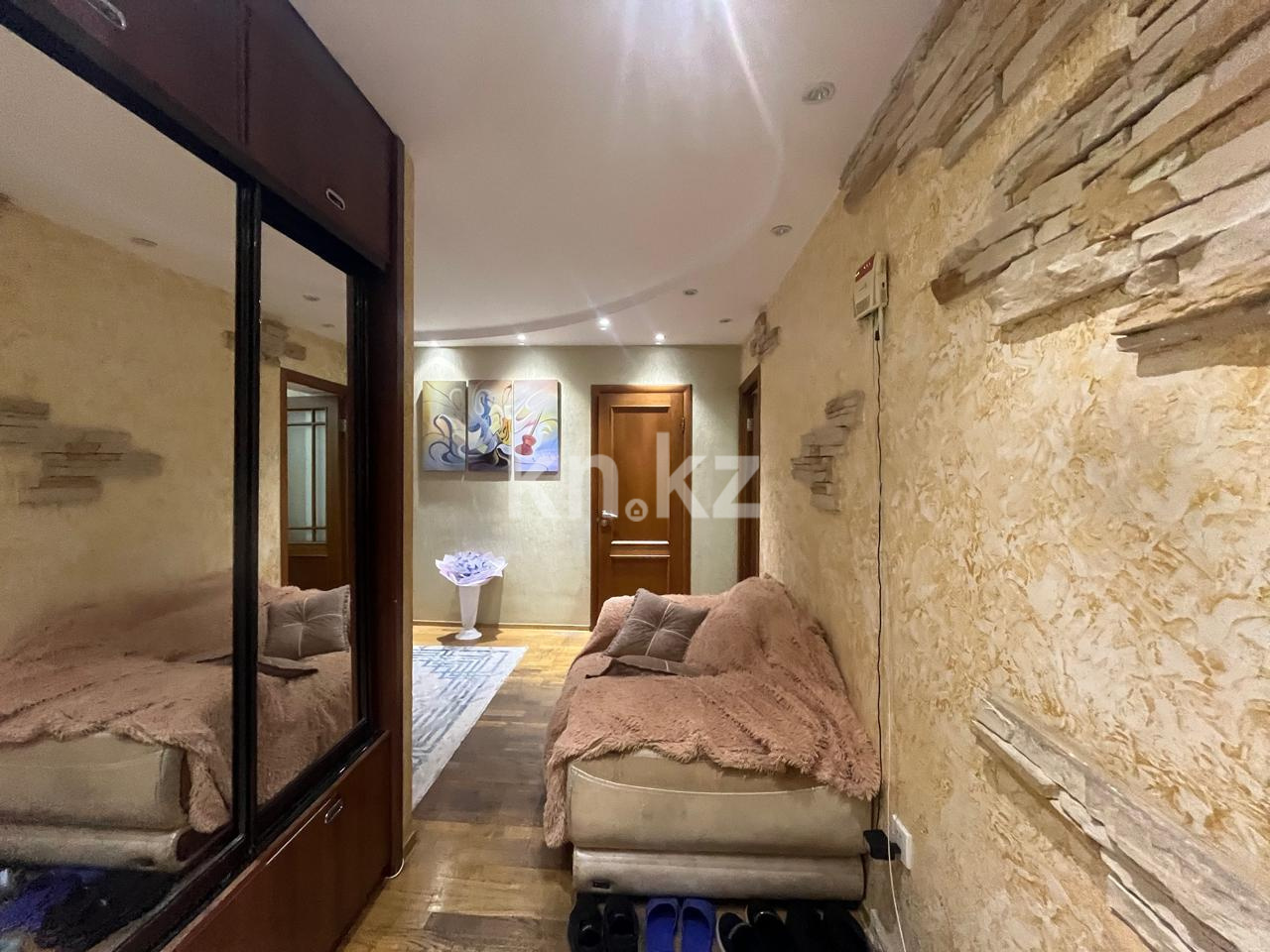 Продажа 4-комнатной квартиры, 76 м², пр. Республики, дом  18 - Продажа  четырехкомнатных квартир в Караганде фото 6 из 13