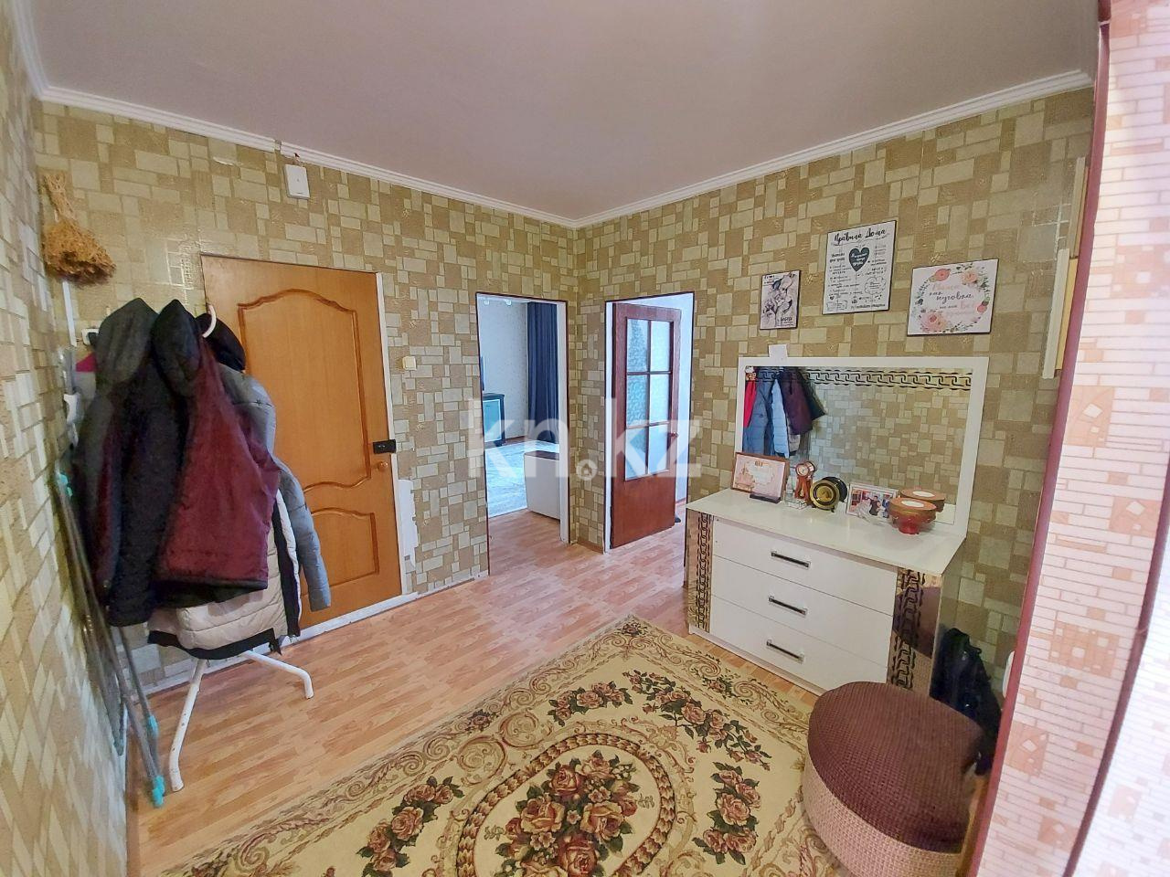 Продажа 3-комнатной квартиры, 63 м², мкр-н Голубые Пруды - Продажа квартир в Караганде фото 10 из 12