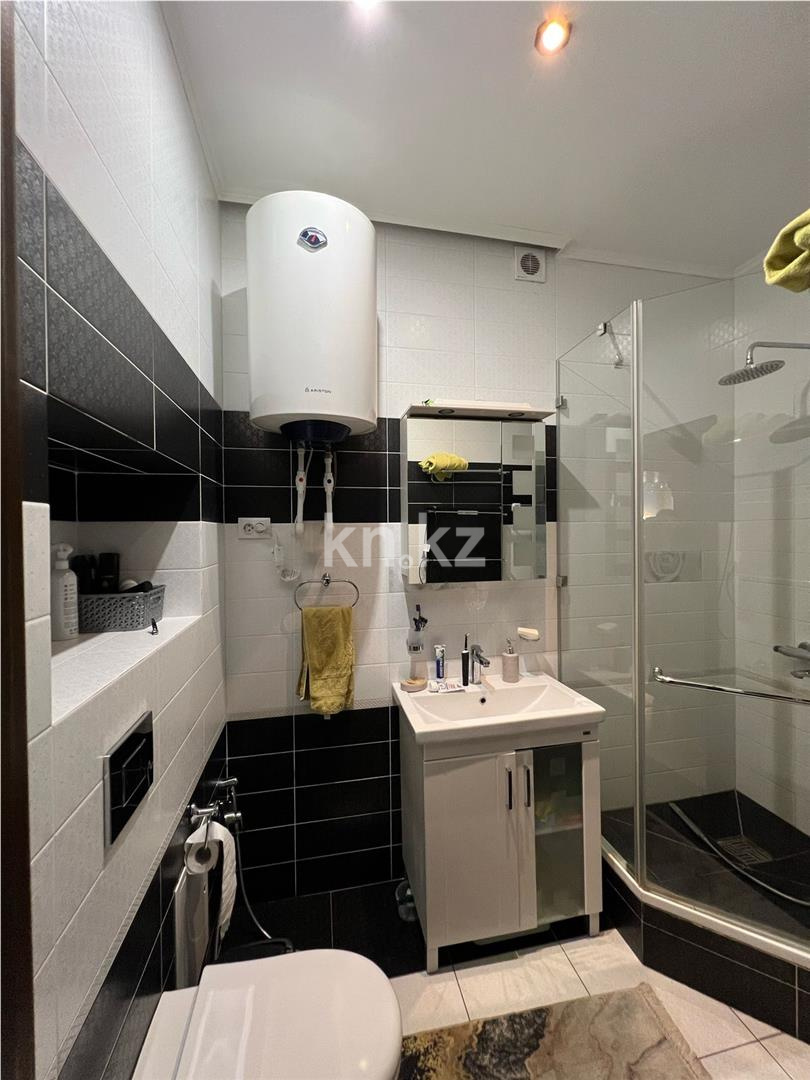 Продажа 3-комнатной квартиры, 127 м², ул. Аманжолова, дом  96/1 - Продажа квартир в Караганде фото 14 из 25