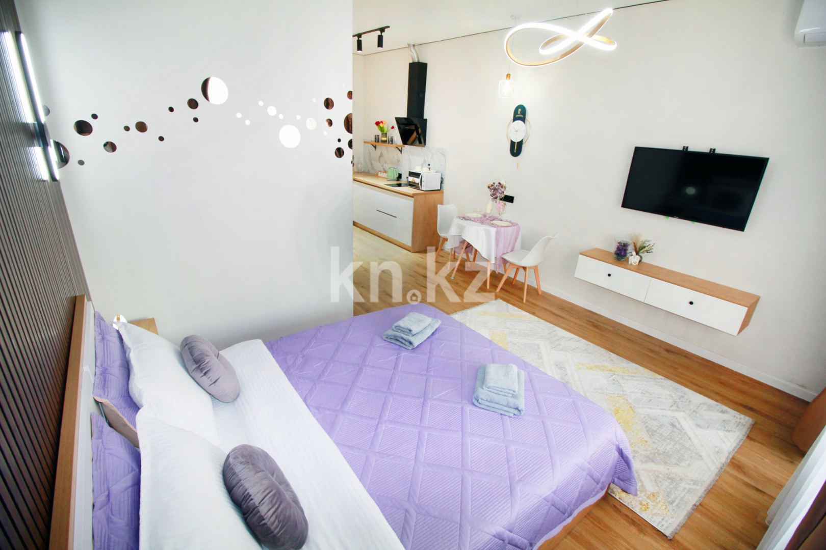 Аренда 1-комнатной квартиры посуточно, 35 м², Сейфуллина, дом  416 - ул. Макатаева - Аренда квартир посуточно в Алматы с фото фото 1 из 14