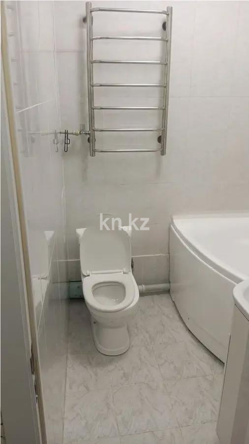 Продажа 1-комнатной квартиры, 38 м², мкр-н Аксай-1а, дом  10 в Алматы - фото 2