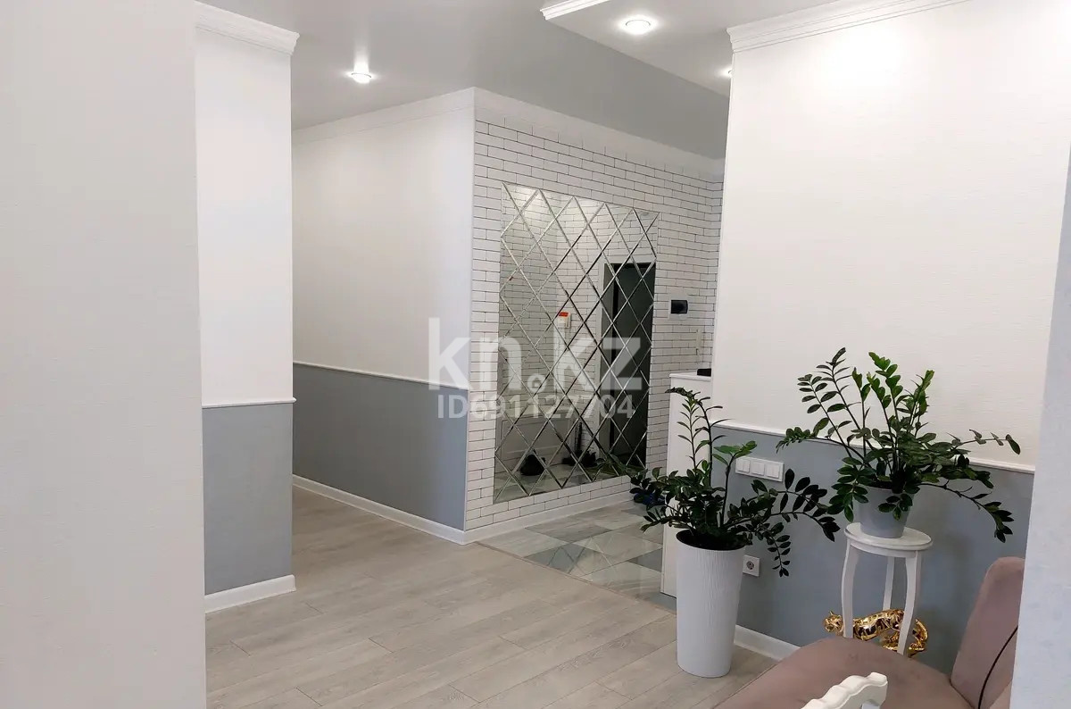 Продажа 3-комнатной квартиры, 113 м², мкр-н Степной-2, дом  2/4 - Продажа  трехкомнатных квартир в Караганде фото 1 из 17