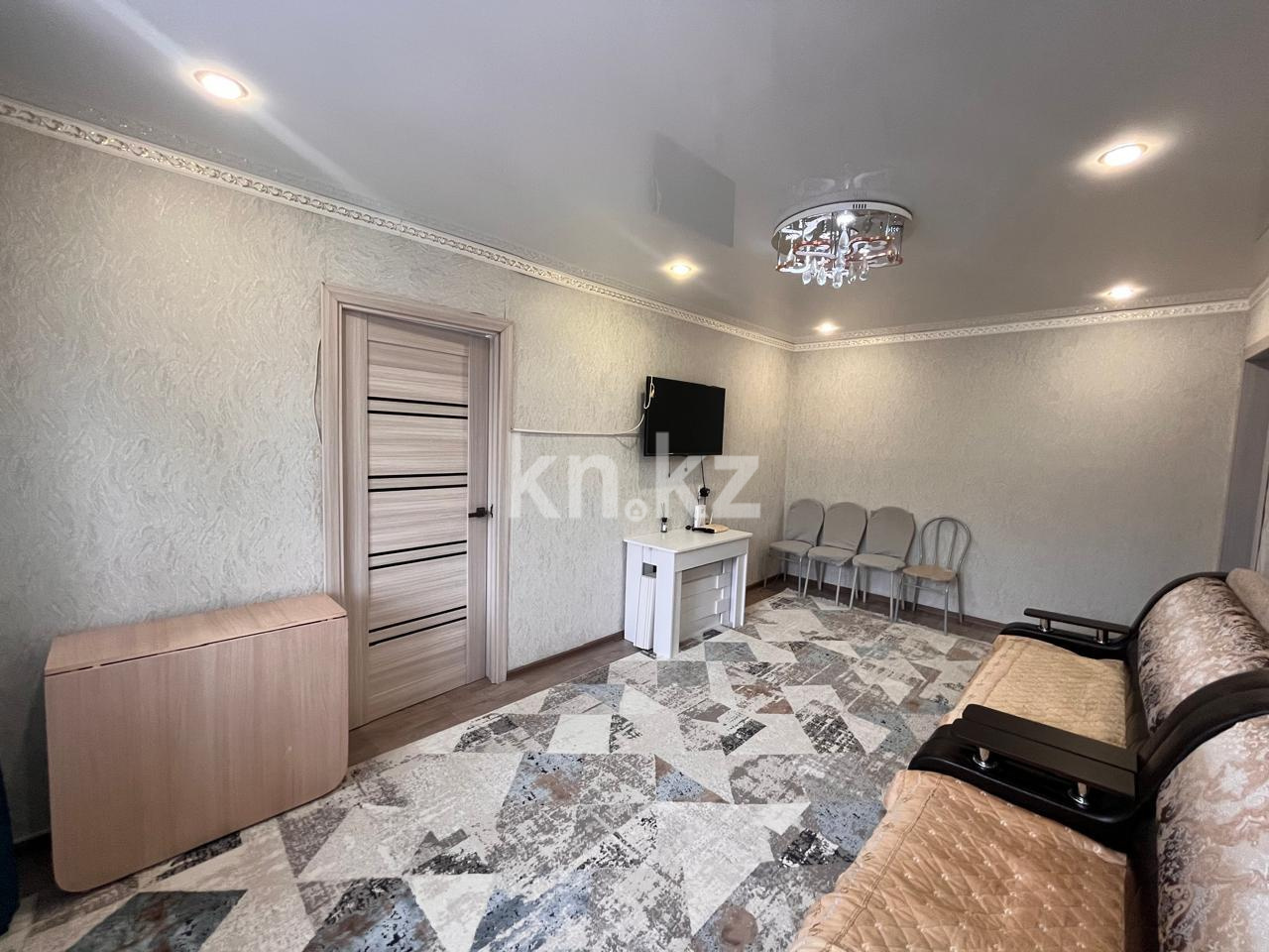 Продажа 3-комнатной квартиры, 57 м², мкр-н 13 - Продажа  трехкомнатных квартир в Караганде фото 2 из 16