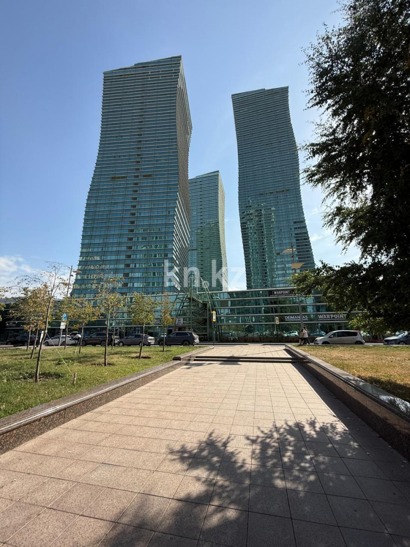 Продажа 3-комнатной квартиры, 130 м², ул. Достык, дом  5/1 - ул. Сауран в Астане - фото 35