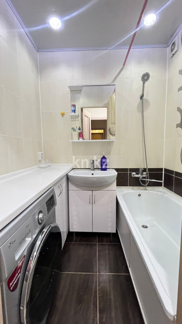 Продажа 3-комнатной квартиры, 64 м², мкр-н Гульдер-1, дом  13 в Караганде - фото 18