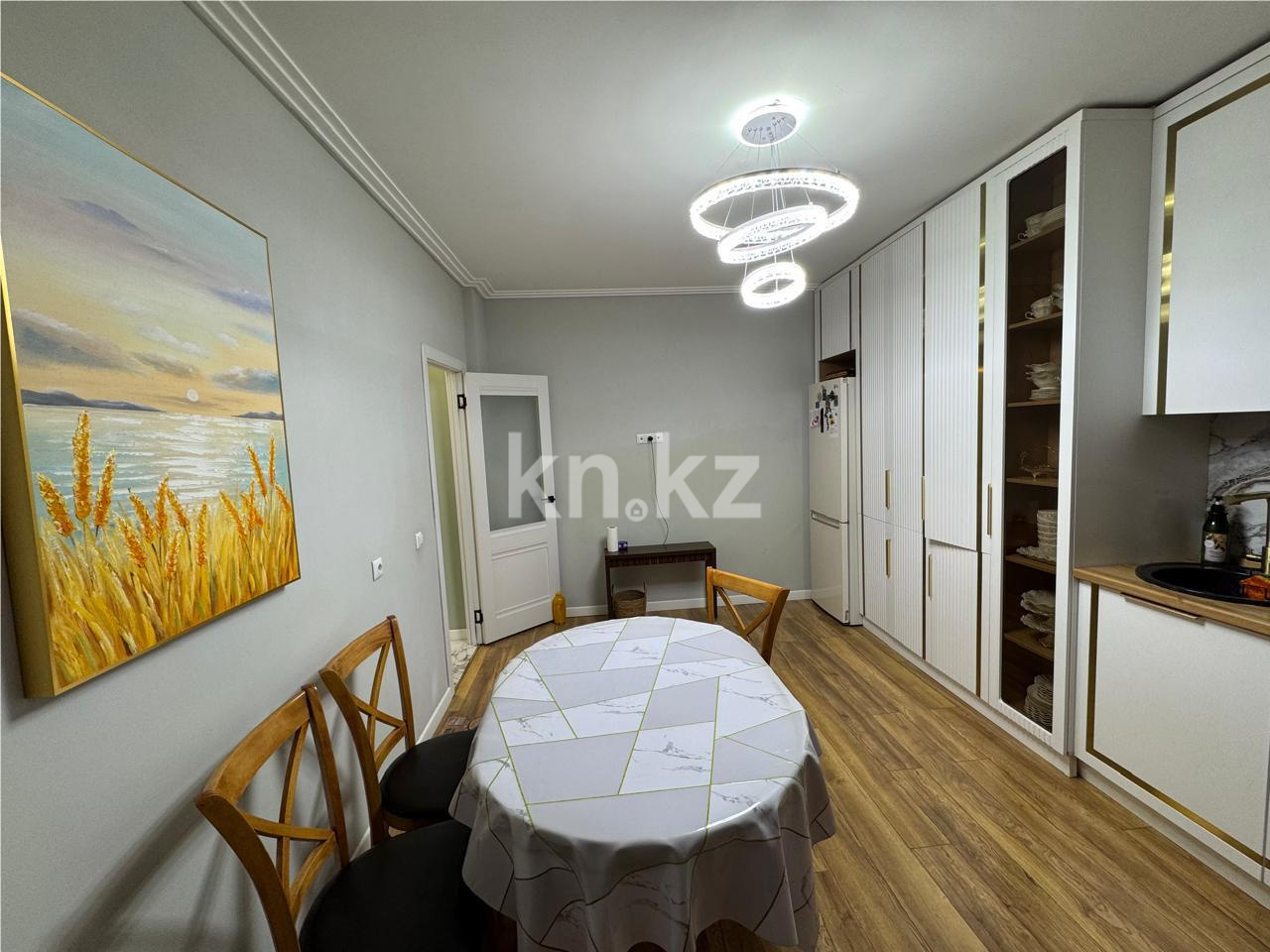 Продажа 4-комнатной квартиры, 100 м², ул. Сауран в Астане