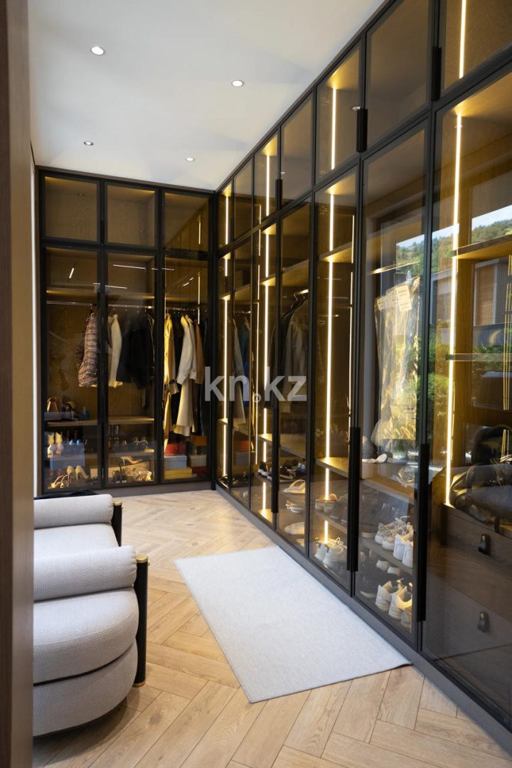 Продажа 6-комнатной квартиры, 650 м² - Продажа пятикомнатных и более квартир в Алматы фото 13 из 40