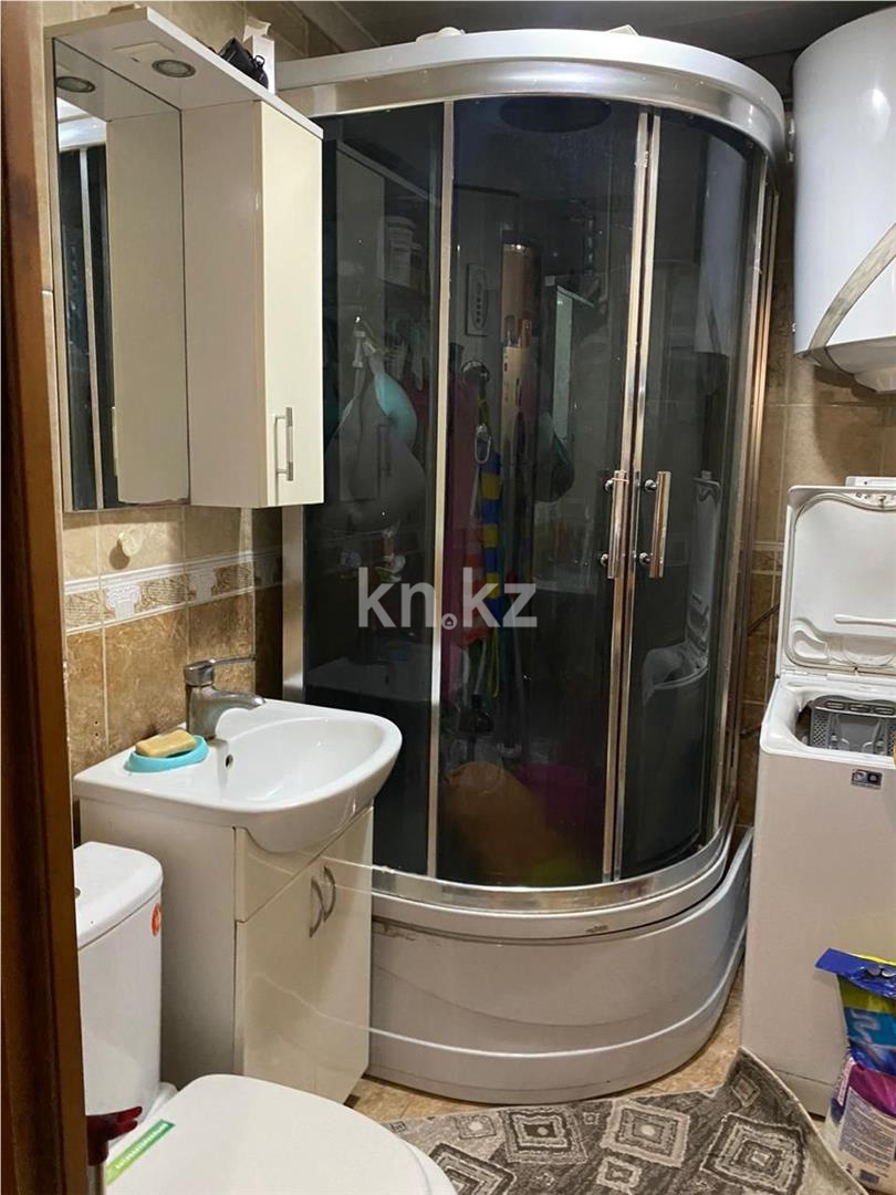 Продажа 3-комнатной квартиры, 63 м², ул. Муканова, дом  26 в Караганде - фото 4