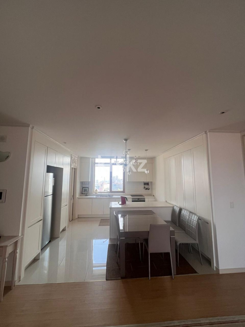 Аренда 4-комнатной квартиры, 130 м² в Астане