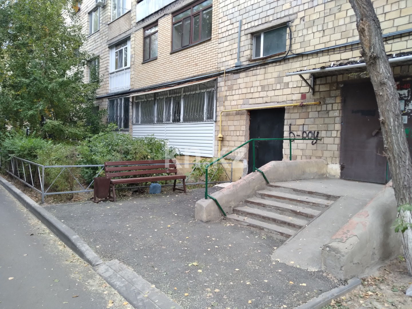 Продажа 4-комнатной квартиры, 76 м², пр. Назарбаева, дом  51 - Продажа  четырехкомнатных квартир в Караганде фото 2 из 9