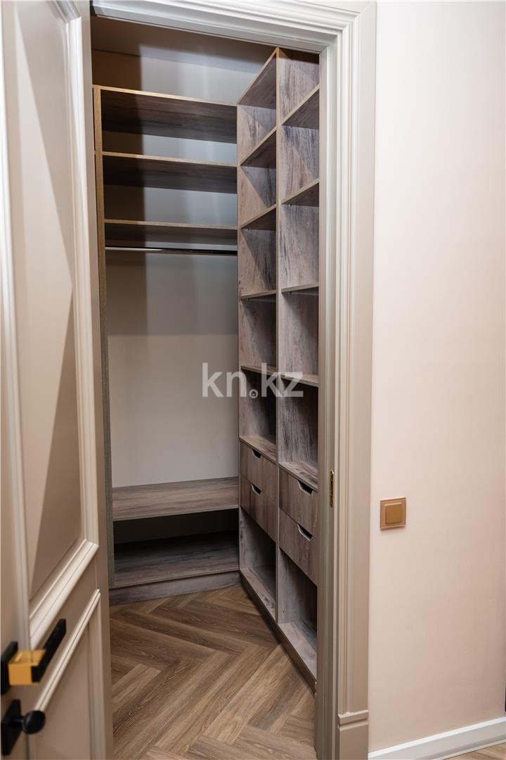 Продажа 6-комнатной квартиры, 345 м², ул. Муканова, дом  53 - Продажа  пятикомнатных квартир в Караганде фото 25 из 58