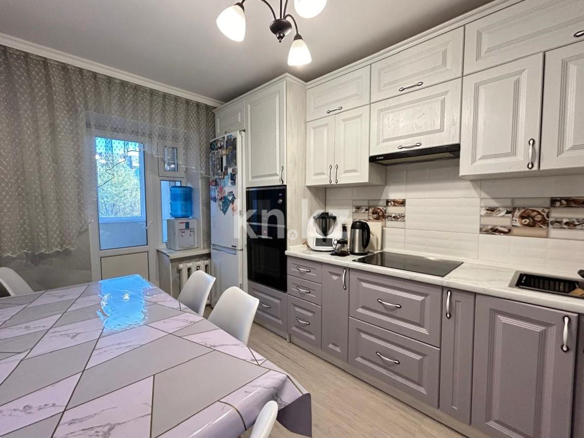 Продажа 5-комнатной квартиры, 107 м², ул. Муканова - Продажа квартир в Караганде фото 24 из 28