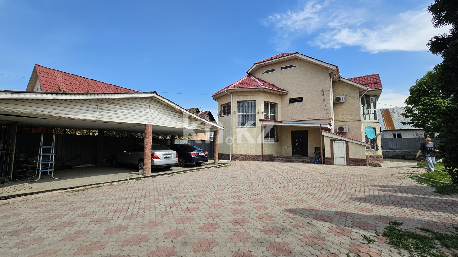 Продажа 4-комнатного дома, 218 м² - Продажа домов, коттеджей в Наурызбайском р-не Алматы фото 2 из 37