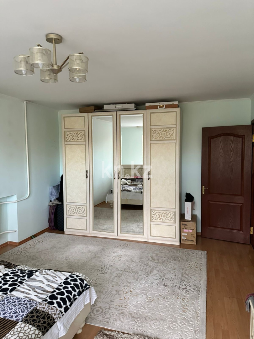 Продажа 6-комнатной квартиры, 220 м², ул. Ержанова, дом  12 - Продажа  пятикомнатных квартир в Караганде без посредников фото 3 из 13