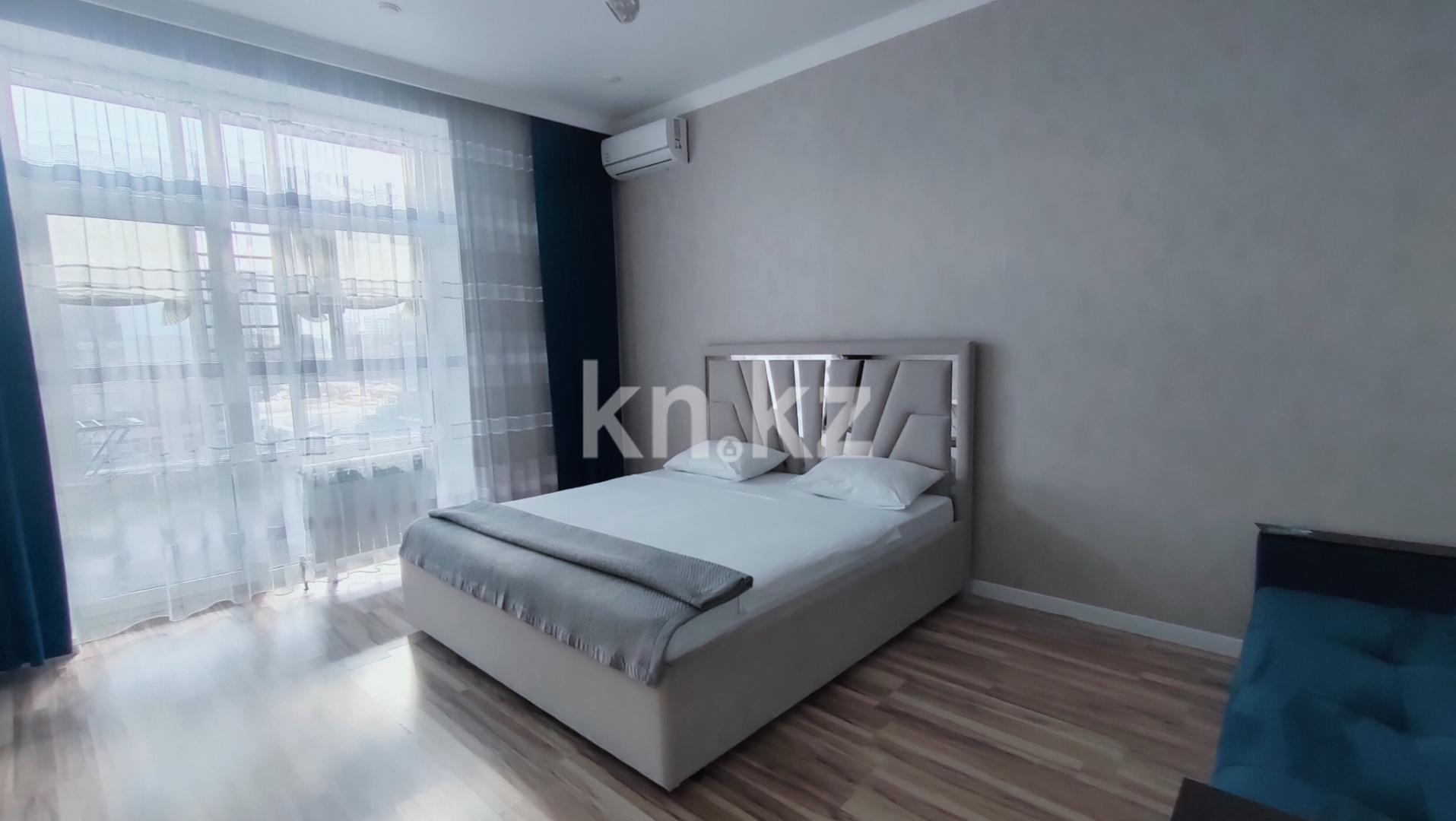 Аренда 1-комнатной квартиры посуточно, 42 м², пр. Туран, дом  46/4 - ул. Орынбор - Аренда  однокомнатных квартир посуточно в Астане фото 1 из 17